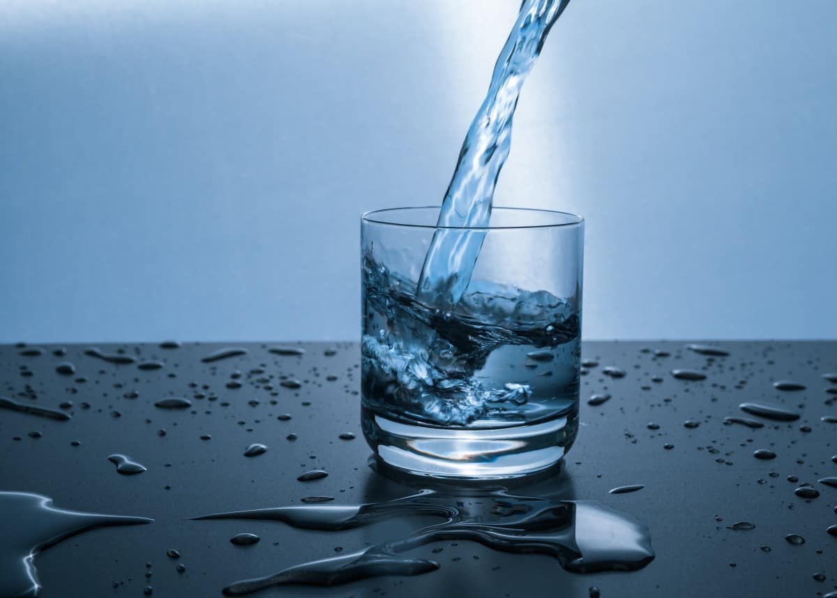 An image of water being poured into the class.